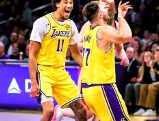 联赛巅峰对决！詹姆斯能否带领球队逆转获胜？的简单介绍