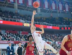 广州队在激烈对决中成功击败对手